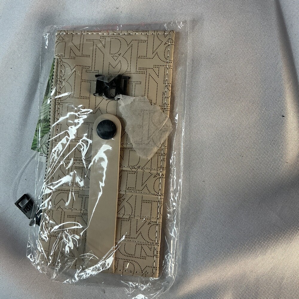 ★ Badgley Mischka NWT Beige Monogram Vegan Leather Card Holder BMW-011 $59